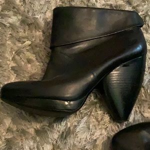 Black boot shoes